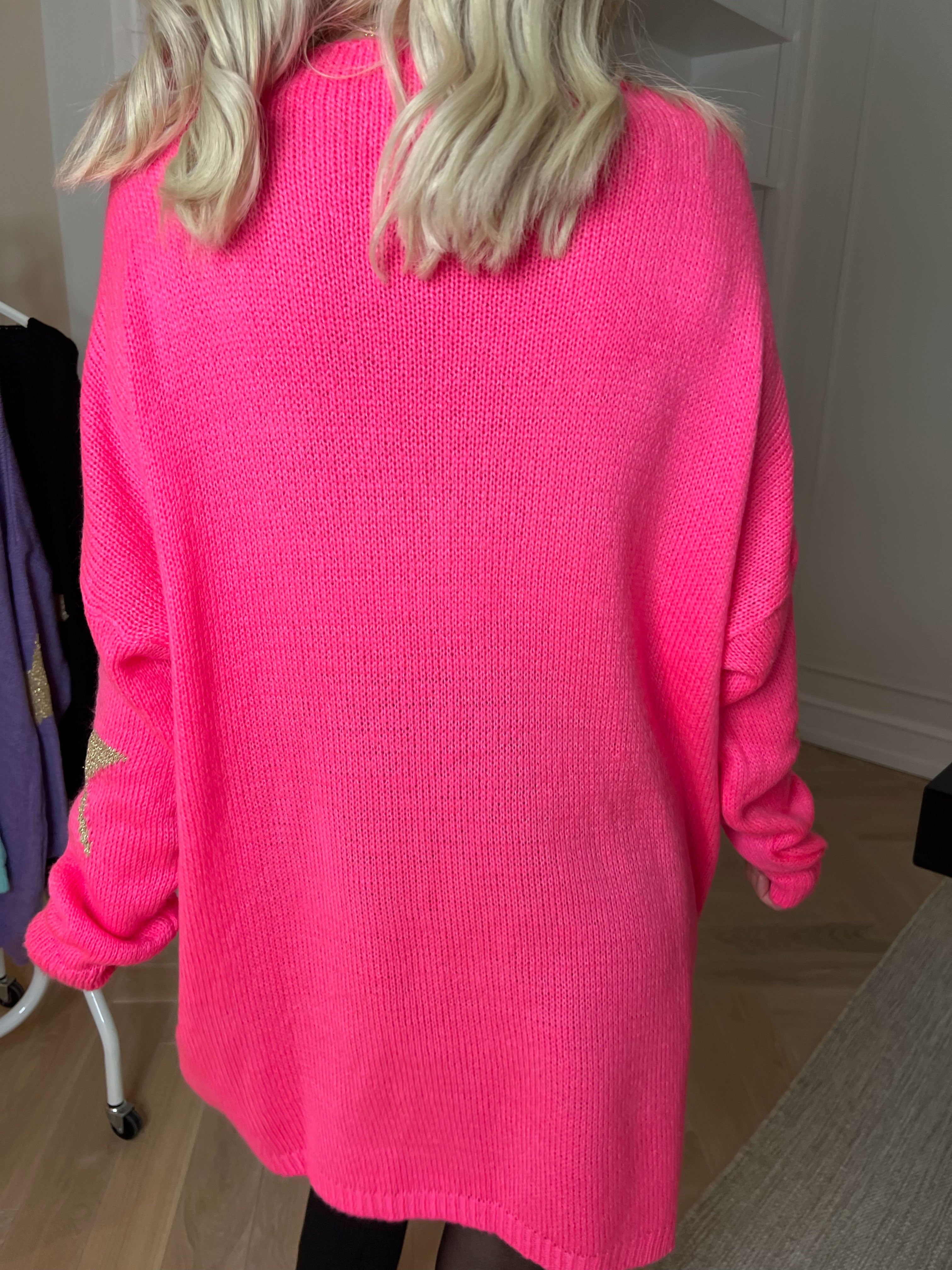 Nikola - Strikkjole med guldstjerner og v-udskæring